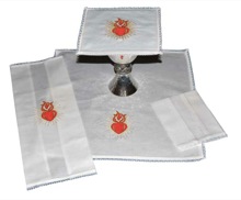 Mass Linens Set with Sacred Heart Design